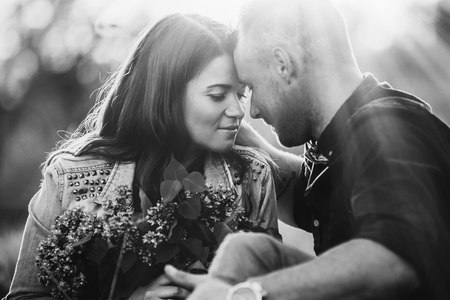 Schwarzes Girl Entspannt Sich Mit Ihrem Geliebten Schwarzes Girl Entspannt Sich Mit Ihrem Geliebten